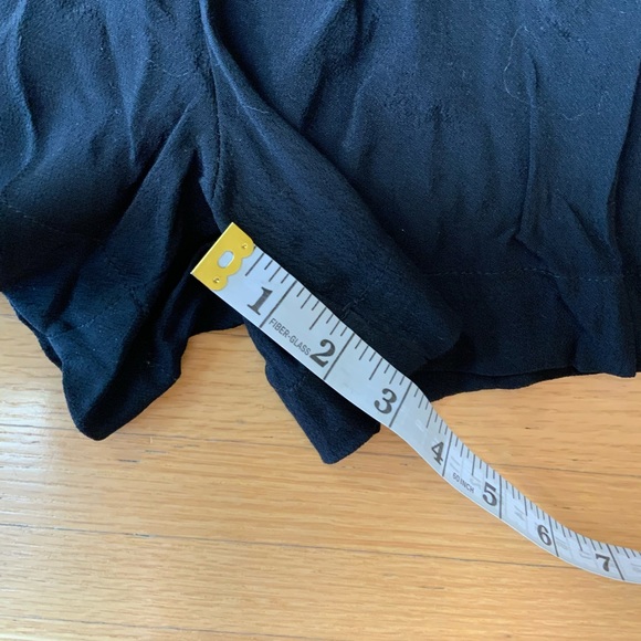 DYNAMITE Sally Flowy Belted Short - black - Style No. 0605870 - Picture 7 of 11